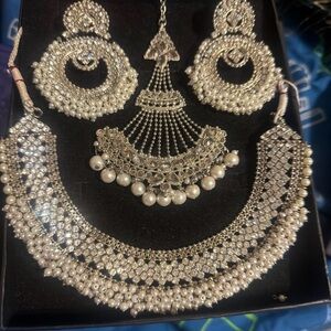 Elegant Silver and Pearl Jewelry Set